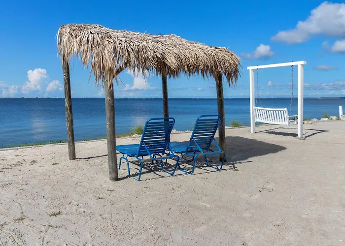 409-Waterfront View, Wifi, Pool, Close To Bucs Stadium